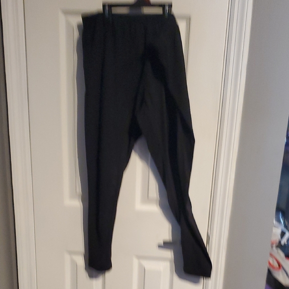 🐻  Just Be Black Leggings - Picture 1 of 3